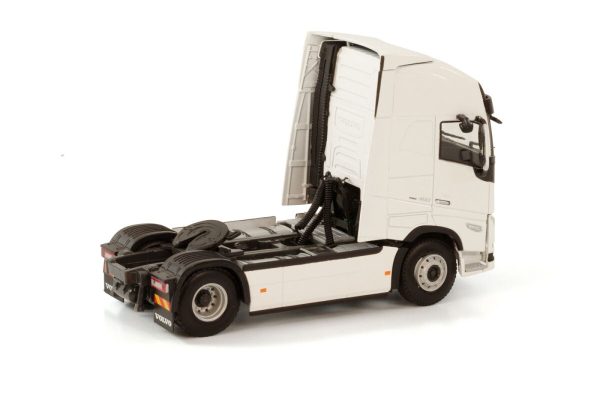 Volvo FH5 Globetrotter XL 4x2 - Image 2
